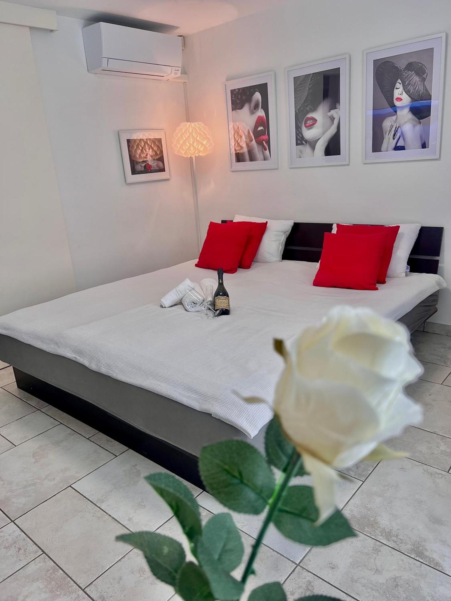 Anabella Apartment Изола Екстериор снимка
