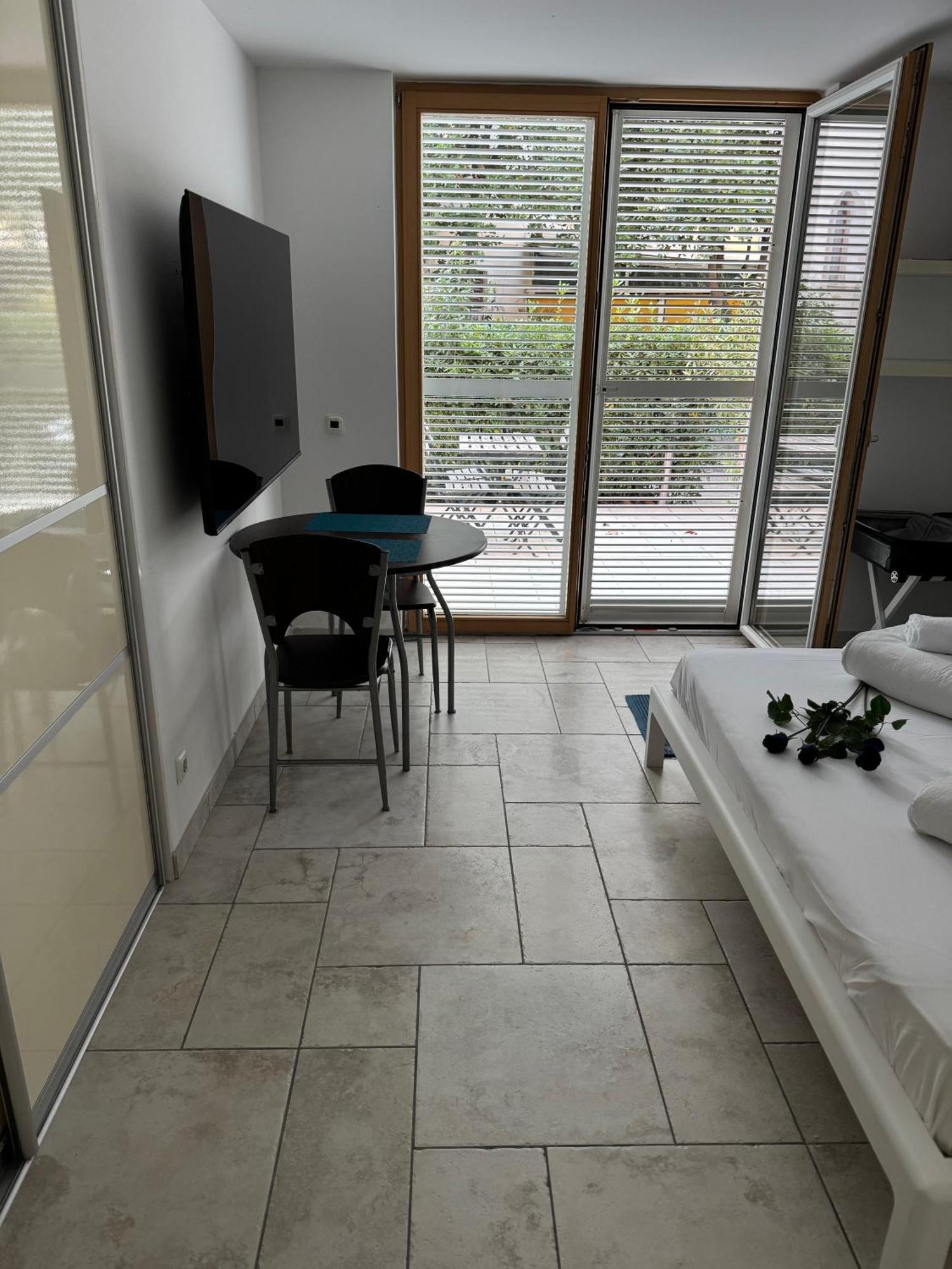 Anabella Apartment Изола Екстериор снимка