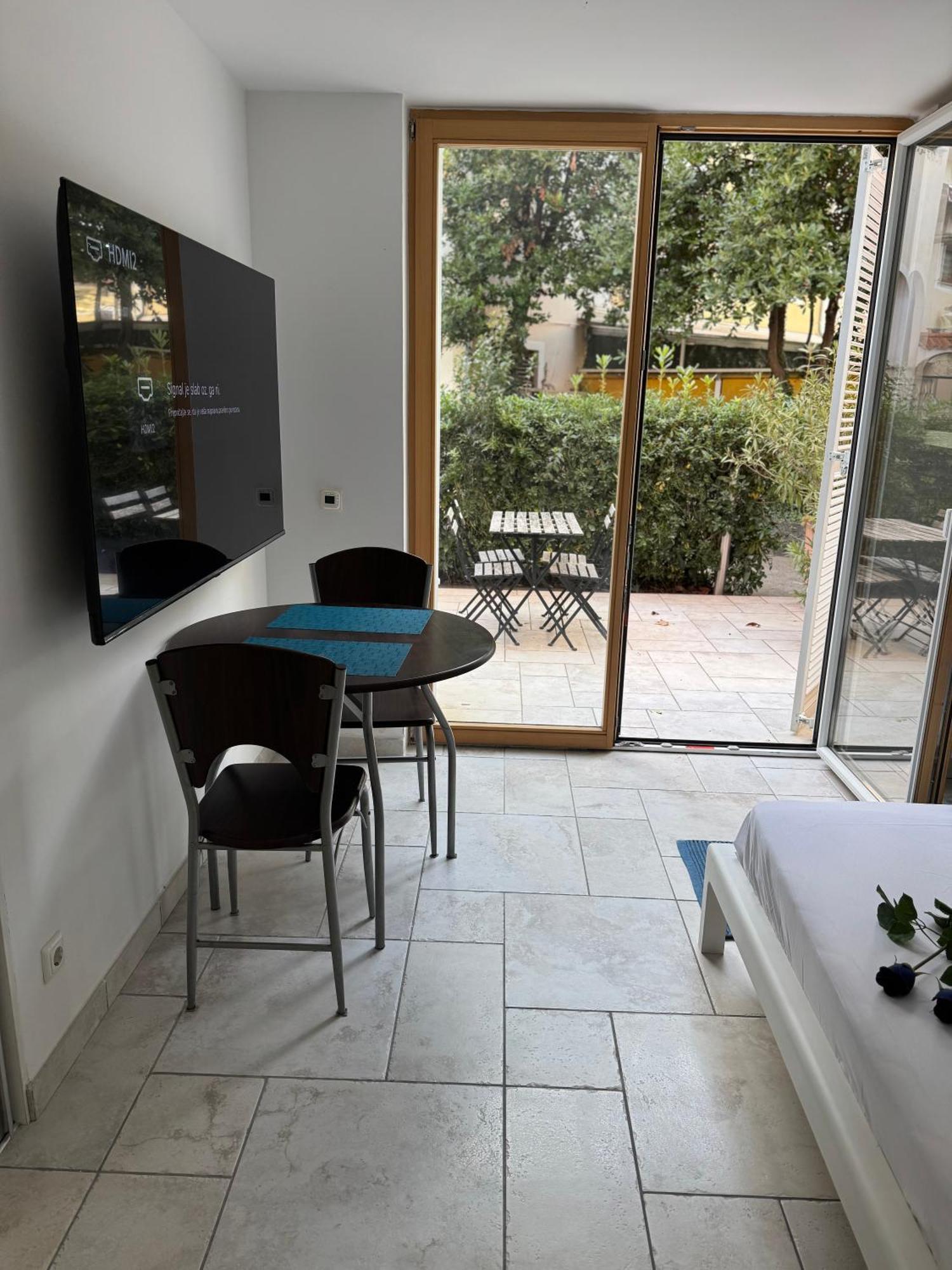 Anabella Apartment Изола Екстериор снимка