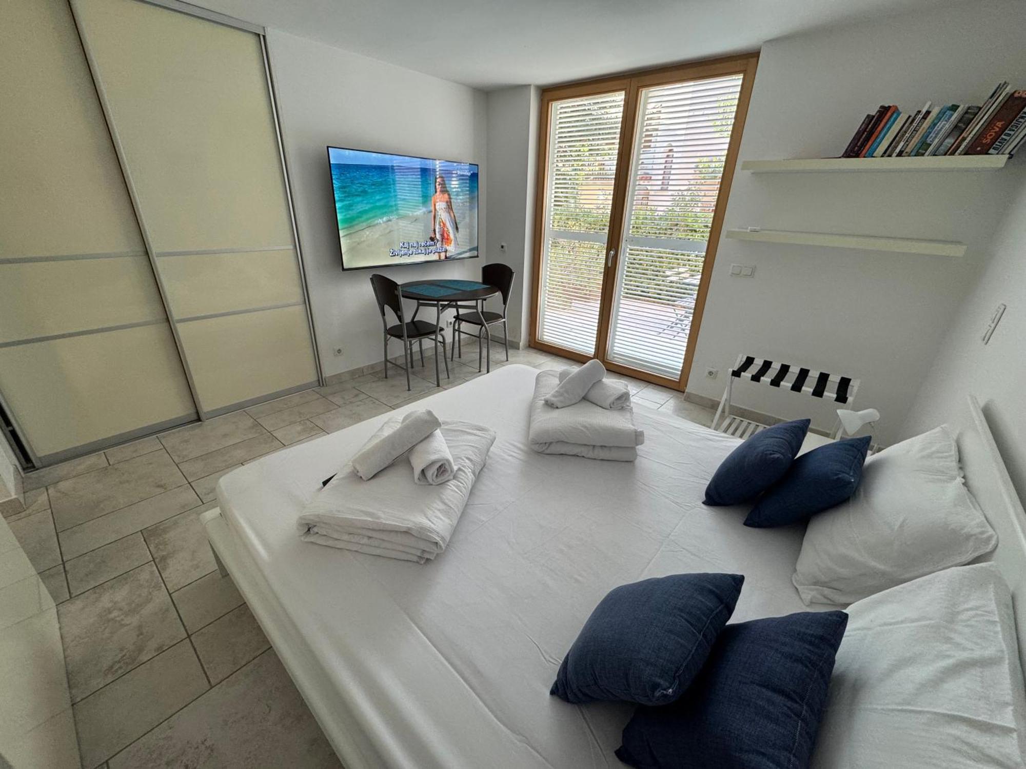 Anabella Apartment Изола Екстериор снимка